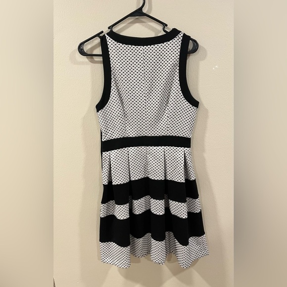 Elle Dress - Picture 2 of 3